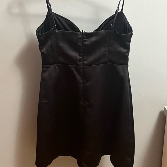 NWOT Princess Polly Black Dress, Size 6. Pleated V neck bust. Minidress. - Picture 4 of 9